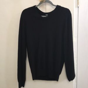 Uniqlo black V-neck cashmere sweater